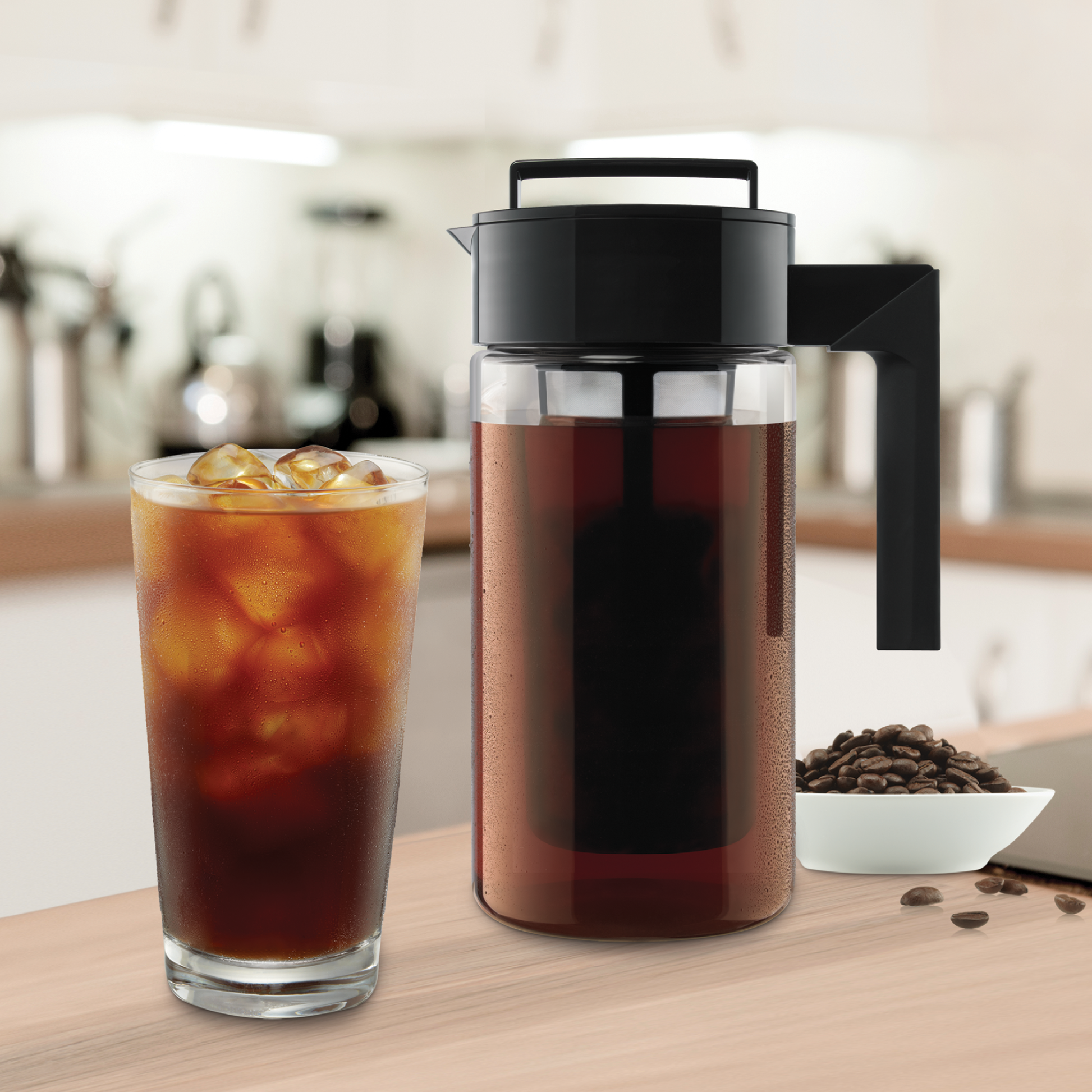 cold-brew-coffee-maker-f9 10310-ColdBrewCoffeeMaker-1qt-lifestyle2.png