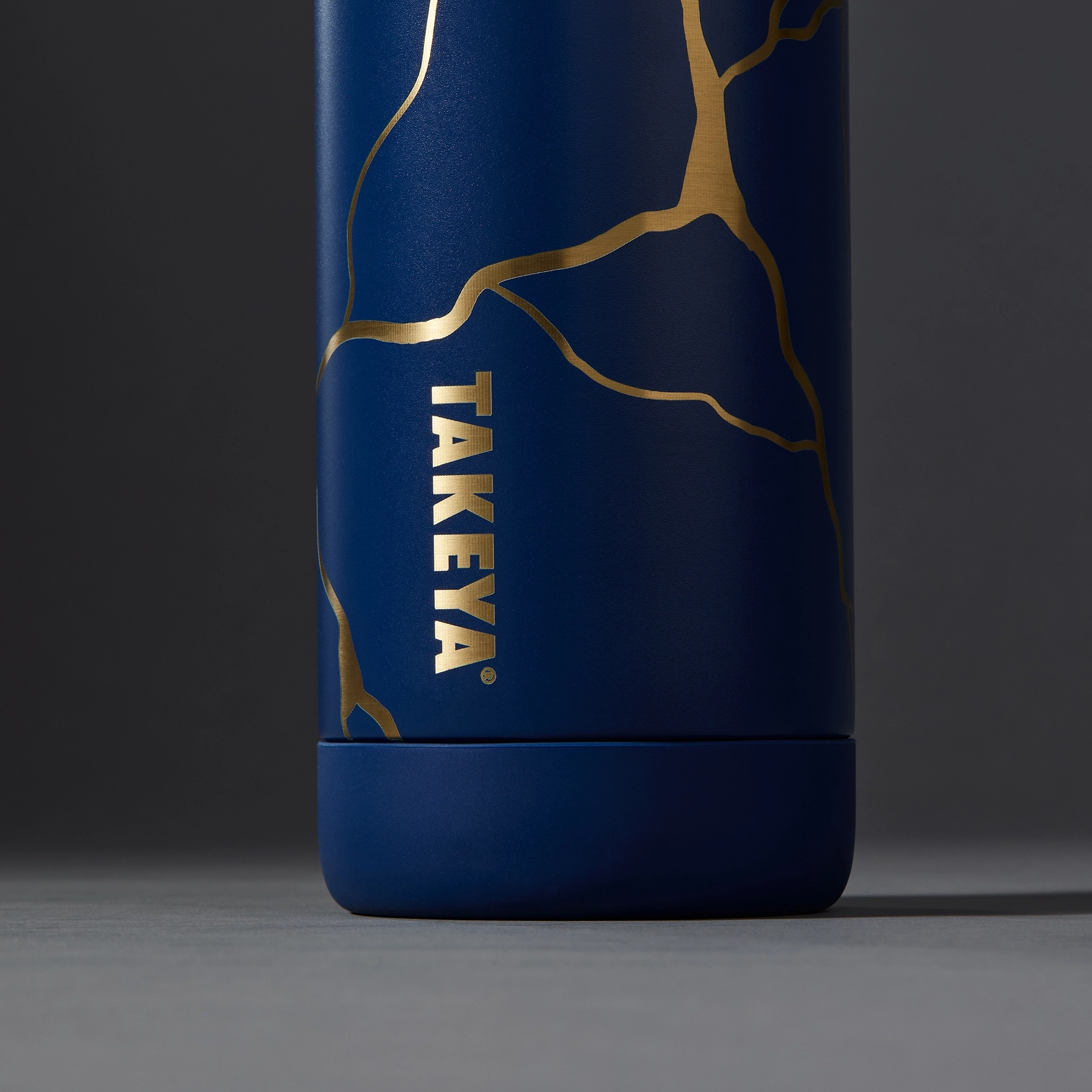 kintsugi-water-bottle-with-spout-lid-v3 51390-TK_HO25_Kintsugi_Takeya9241_Crop.png